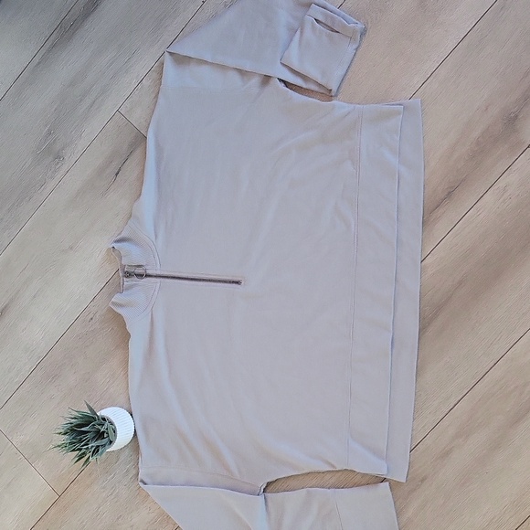 Ideology l boxy quarter zip long sleeved l XL l cropped l yoga wear l - Picture 2 of 5